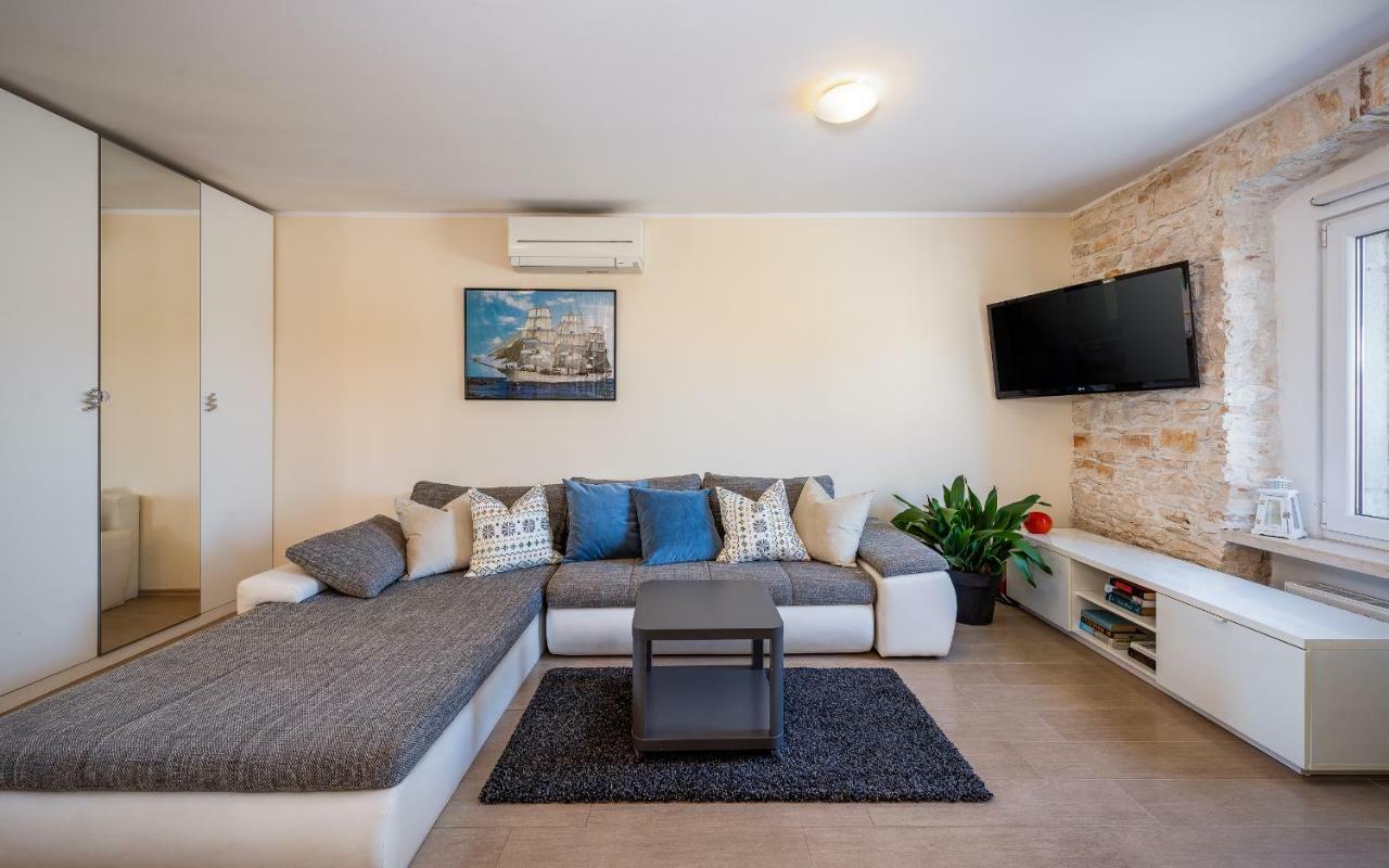 Apartment Lungomare Pula Exterior photo